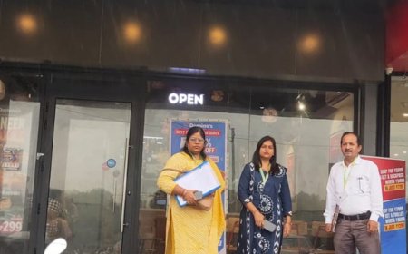 खाद्य विभाग ने होटल-रेस्टोरेंट में चलाया अभियान:जौनपुर में कमियां मिलने पर नोटिस जारी, मिठाई के सैंपल भी लिए