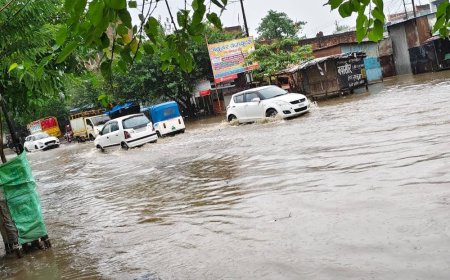 लखीमपुर में कल स्कूल बंद, बारिश-जलभराव के कारण फैसला:नर्सरी से 12वीं तक की छुट्टी; सभी बोर्ड के स्कूलों पर लागू होगा आदेश