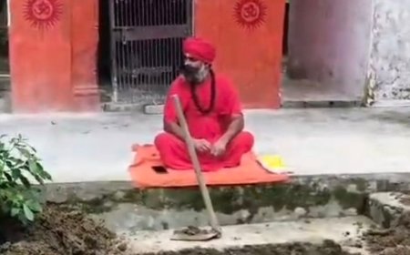 अमेठी में महंत ने समाधि लेने के लिए खोदा गड्ढा:पुलिस की कार्यशैली से नाराज, न्याय न मिलने पर दी चेतावनी