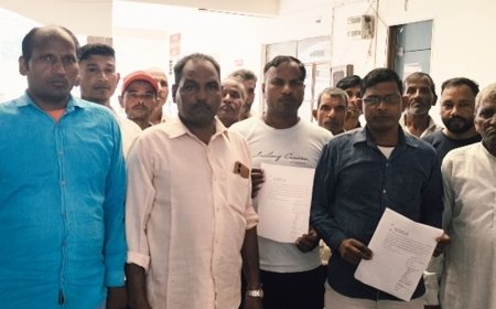 जल निकासी नहीं होने से घरों के आसपास भरा पानी:शामली में ग्रामीणों ने SDM से लगाई गुहार, नाली बनाने की मांग
