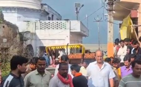 घाघरा की कटान में घर-150 साल पुरानी मस्जिद बही:सपा विधायक बोले- करोड़ों के टेंडर के बाद भी काम नहीं, 1100 साल पुराने मंदिर पर भी खतरा