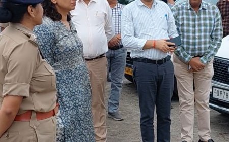 डीएम-एसपी ने पांचाल घाट पर विसर्जन व्यवस्था देखी:गणेश प्रतिमाओं के भू-विसर्जन के लिए जेसीबी से खोदे गड्ढे, बड़ी संख्या में पहुंचेंगे लोग