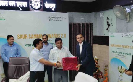 गोरखपुर में ‘सौर सम्मान 2.0’ का आयोजन:सोलर एनर्जी को बढ़ावा देने वाले लोगों का सम्मान, उद्यमियों और जागरूकता फैलाने वालों को सराहा गया
