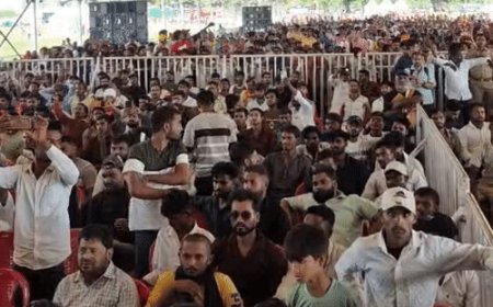 प्रयागराज में जेन-जी वोटर्स को साधने की होड़:प्रयागराज में दो कार्यक्रम हुए, इनका लक्ष्य युवा वोटर; किसके विजन पर भरोसा
