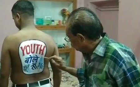 अशरफ ने सीने पर चिराग पासवान की फोटो बनवाई:'कहा प्रयागराज में यूथ बोले तो कार्यक्रम में मिलेंगे, सवालों के जवाब मांगेंगे