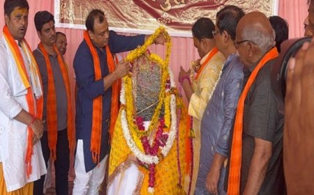 गिरिराज जी का हुआ पंचरत्नम महाभिषेक:शास्त्रीय संगीत पर थिरकते रहे भक्त, आज अर्पित होगा 21 टन दिव्य 56 भोग