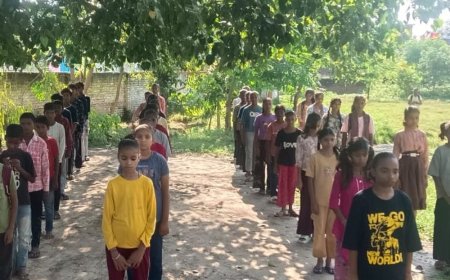 बलिया में पूर्व बेसिक शिक्षा मंत्री रामगोविन्द चौधरी को श्रद्धांजलि:विद्यालय में शोकसभा, समाजवादी मूल्यों के प्रति समर्पण को याद