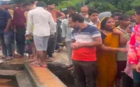 सुल्तानपुर में शाही पुल से नदी में गिरा व्यक्ति:गोताखोरों और SDRF रेस्क्यू करने में जुटी, नशे में फिसलने की आशंका