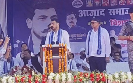 चंदौसी में चंद्रशेखर आजाद की जनसभा:बोले- सरकारी स्कूलों में एक शिक्षक, एक किताब और एक सिलेबस हो; हर साल पुलिस भर्ती का किया वादा