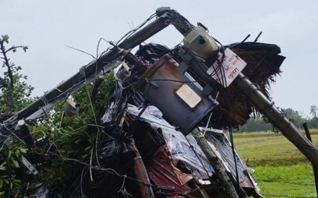 बहराइच में छप्पर गिरने से महिला की मौत:तेज बारिश-हवा से जनजीवन अस्त-व्यस्त, बहराइच-लखनऊ मार्ग पर गिरे पेड़