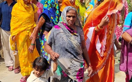 अयोध्या में धार्मिक आयोजन:सुख-समृद्धि की कामना के लिए निकाली शोभायात्रा, बांटा प्रसाद
