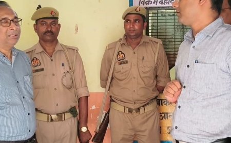 महोबा ARTO दफ्तर में DM प्रभास कुमार अचानक पहुंचे:औचक निरीक्षण से कर्मचारियों में हड़कंप, लंबित फाइलों के निस्तारण के दिए निर्देश