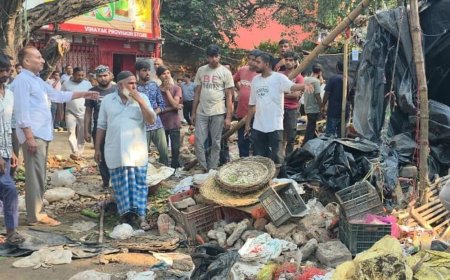 चार दुकानें हटाने पर दो समुदाय में तनाव:4 थानों की पुलिस-पीएसी तैनात, बाजार बंद; दुकानों में तोड़फोड़ का आरोप