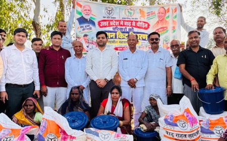 बरेली में बाढ़ पीड़ितों को बांटी राहत सामग्री:नवाबगंज विधायक ने जाना हाल-चाल, अधिकारियों को मदद पहुंचाने के निर्देश