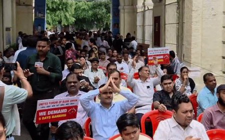 लखनऊ में तीन दिन बैंक बंद रहने का संकट टला:पांच दिन कामकाज पर बनेगी कमेटी, 28 से 30 सितंबर तक सामान्य रहेगा कामकाज