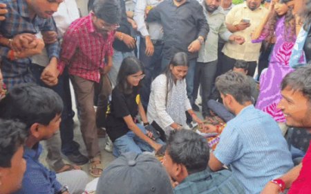 बीएचयू में एबीवीपी ने निकाली प्रशासन की शव यात्रा:8वें दिन भी धरना जारी, सुरक्षाकर्मियों से हुई धक्का मुक्की