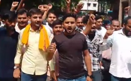 पंप ऑपरेटरों को 4 महीने से नहीं मिला वेतन:बांदा DM से 12 घंटे की ड्यूटी और महीने में 30 दिन काम कराने की शिकायत