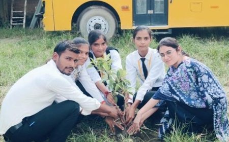 बरेली में पर्यावरण जागरूकता कार्यक्रम:कॉलेज में निबंध प्रतियोगिता आयोजित, विद्यार्थियों ने सामाजिक जिम्मेदारी पर विचार रखे