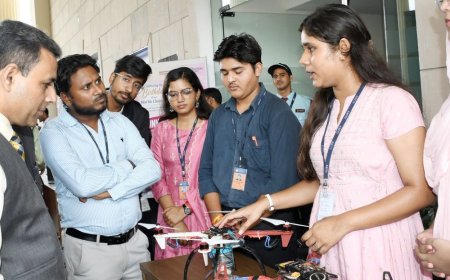 एमिटी लखनऊ में इन्नोवेशन एक्सपो आयोजित:युवा प्रतिभाओं ने दिखाए अनोखे मॉडल्स, रोबोट रेस्क्यूएक्स ने खींचा सबका ध्यान