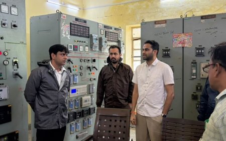 देवरिया में बारिश से बिजली सप्लाई प्रभावित:डीएम ने उपकेंद्रों का किया निरीक्षण, खराब लाइनों की मरम्मत के निर्देश दिए