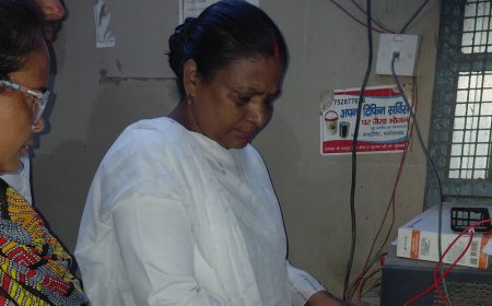 लोहिया अस्पताल में 4 घंटे बिजली गुल:फर्रुखाबाद में बायोमेट्रिक अटेंडेंस के लिए भटके कर्मचारी