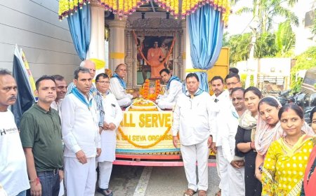 रामपुर पहुंची प्रेम वाहिनी रथ यात्रा:साई मंदिर में भक्तों ने की महाआरती, सेवा का संदेश दिया