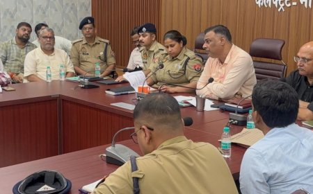 र्गा पूजा और दशहरा को लेकर प्रशासन अलर्ट:मिर्जापुर में पंडालों में CCTV जरूरी, पीस कमेटी की बैठक में डीएम-एसपी ने दिए निर्देश
