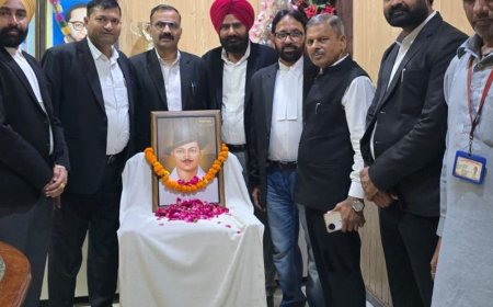 बार एसोसिएशन में मनी भगत सिंह की जयंती:अधिवक्ताओं ने उनके आदर्शों पर चलने का लिया संकल्प