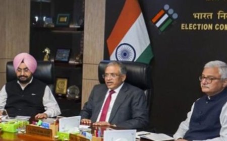 SIR विवाद पर 2000 नागरिकों का CJI को लेटर:स्वत: संज्ञान लेने की मांग की; चुनाव आयोग अब तक 9 नियम बदल चुका