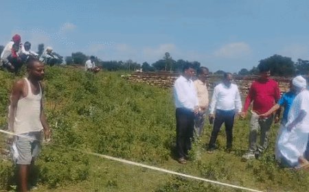 मिर्जापुर के लहुरियादह में स्कूल का काम शुरू:25.58 लाख से होगा 8वीं तक का विस्तार, दिव्या मित्तल के सवाल के बाद जमीन की नापाई