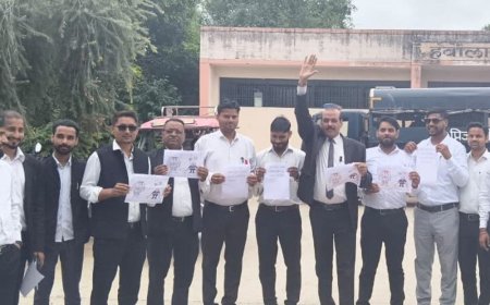 कासगंज में मुख्य चुनाव आयुक्त के खिलाफ प्रदर्शन:कांग्रेस विधि विभाग ने मनमाने आचरण और गलत नीतियों का आरोप लगा इस्तीफा मांगा