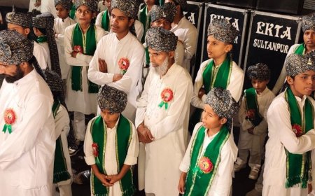 सुल्तानपुर में जश्न-ए गौसुल वरा:बच्चों ने पोस्टर पर लिखा- मां बाप की इज्ज्त, बेटी की सबसे बड़ी दौलत, सुनाया गया किस्सा
