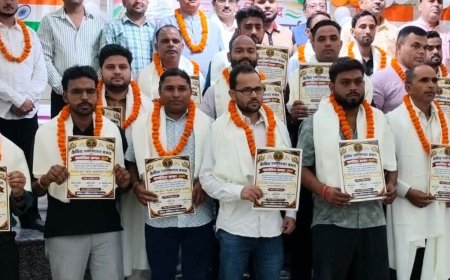 विश्व फार्मासिस्ट दिवस पर 36 फार्मासिस्ट सम्मानित:सम्भल में केमिस्ट एसोसिएशन ने सेवा और समर्पण के लिए किया अभिनंदन