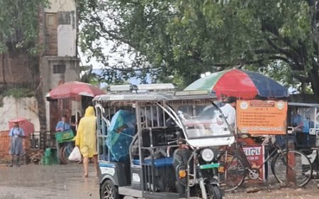 सीतापुर में सुबह से झमाझम बारिश:भीगते हुए स्कूल पहुंचे बच्चे, 8 घंटे में 32 मिमी बारिश