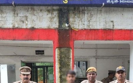 पुलिस ने चोरी की बाइक के साथ आरोपी गिरफ्तार:मामले का खुलासा कर आगे की कार्रवाई शुरू की