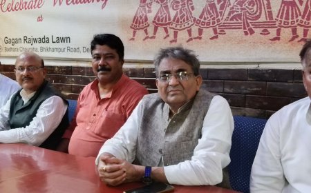 सपा नेता ने SIR को लेकर उठाए सवाल:दो चुनाव आयुक्तों ने 10 महीने में 14 बार आपत्ति जताई, चुनाव आयुक्त के इस्तीफे की मांग की