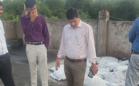 ललितपुर में नकली खाद बनाने का भंडाफोड़:217 बोरियां नकली खाद मिलीं, डीएपी की खाली बोरियां भी बरामद, दो लोग फरार