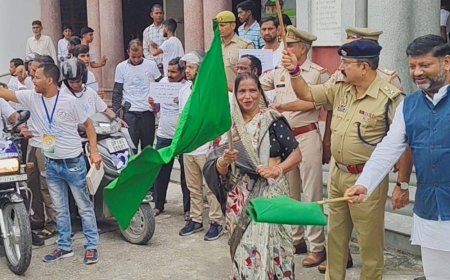 हापुड़ में सांकेतिक भाषा सप्ताह शुरू, जागरूकता रैली निकाली:SP बोले, मूक-बधिर वाहन चालकों के लिए सड़क सुरक्षा को बढ़ावा देने का अभियान