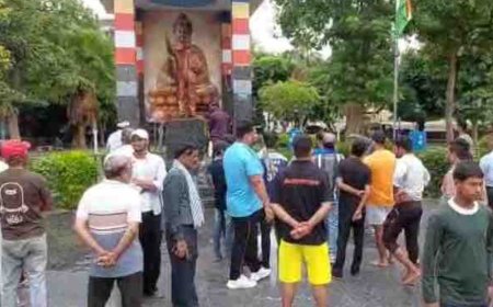 गाजियाबाद में अंबेडकर प्रतिमा गंदी करने पर केस:अंबेडकर पार्क में देर रात फेंकी गंदगी, CCTV फुटेज खंगाल रही पुलिस