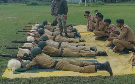 NCC शिविर में कैडेट्स ने गोलीबारी और संविधान का प्रशिक्षण:कौशांबी के डॉ. ए.एच. रिजवी डिग्री कॉलेज में 600 कैडेट्स को प्रशिक्षण