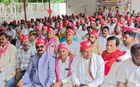 व्यापारियों को न सम्मान मिल रहा और न सुरक्षा:मिर्जापुर में प्रदीप जायसवाल बोले- 2027 में सपा सरकार बनेगी, सपा का मंडलीय व्यापारी सम्मेलन