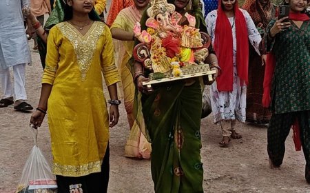 बारिश के बीच गणपति बप्पा को विदाई:ढोल-नगाड़ों और डीजे पर नाचते-गाते घाट पहुंचे श्रद्धालु, 90 प्रतिमाओं का विसर्जन