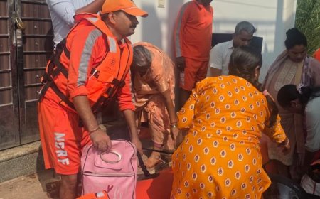बाढ़ में फंसी गर्भवती, 25 मिनट में पहुंची NDRF:पांडु नदी का पानी बढ़ने पर फंसे परिवार ने हेल्पलाइन पर की थी कॉल