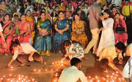 गोरखपुर में गंगा संरक्षण के लिए जनजागरण:महाआरती के बाद जले 1111 दीप, गंगा स्वच्छता और पर्यावरण संरक्षण का दिया संदेश