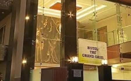 नोएडा में लघु उद्योग विभाग के निजी सहायक की मौत:शराब पीने के बाद होटल की खिड़की से गिरे, शव नीचे मिला