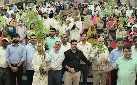बारिश के बीच मऊ में जुटे किसान:मिलेट्स मेले में श्री अन्न की खेती और सब्सिडी की दी जानकारी
