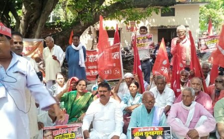 देवरिया में चुनाव आयोग के खिलाफ वाम दलों का प्रदर्शन:CEC ज्ञानेश कुमार को हटाने की मांग; SIR पर रोक और हटाए नाम बहाल करने का मुद्दा उठाया