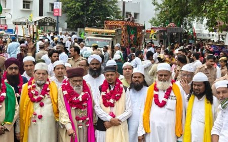 लखनऊ में ग्यारहवीं शरीफ पर निकला जुलूस:सूफी गौस पाक के अकीदतमंद हुए शामिल, मुफ्ती इरफान बोले- मानवता का संदेश लोगों तक पहुंचाया