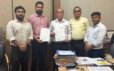 नोएडा में 30 जगहों पर लगेंगे ईवी चार्जिंग स्टेशन:प्राधिकरण और UPREV के बीच 10 साल का हुआ MoU, 2 कार और 1 दोपहिया एक साथ हो सकेंगे चार्ज