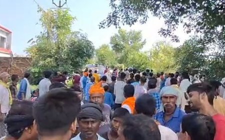 कैदी की मौत के बाद गोंडा में सड़क पर शव:गोंडा में परिजनों ने जेल में जहरीला खाना देने का लगाया आरोप